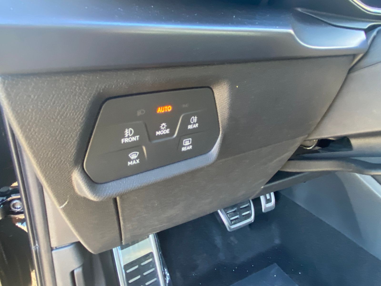 Fahrzeugabbildung CUPRA Leon Sportstourer 1.5 eTSI 110 kW DSG *AHZV-Vorb