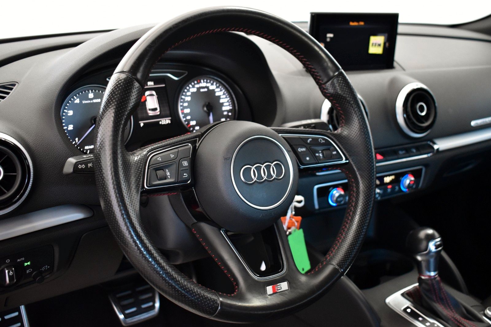 Fahrzeugabbildung Audi S3 Sportback 2.0 TFSI quattro T.Leder,LED,PDC