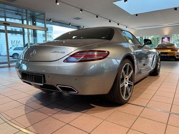 صورة 10 لـ 2011 Mercedes-BENZ SLS AMG