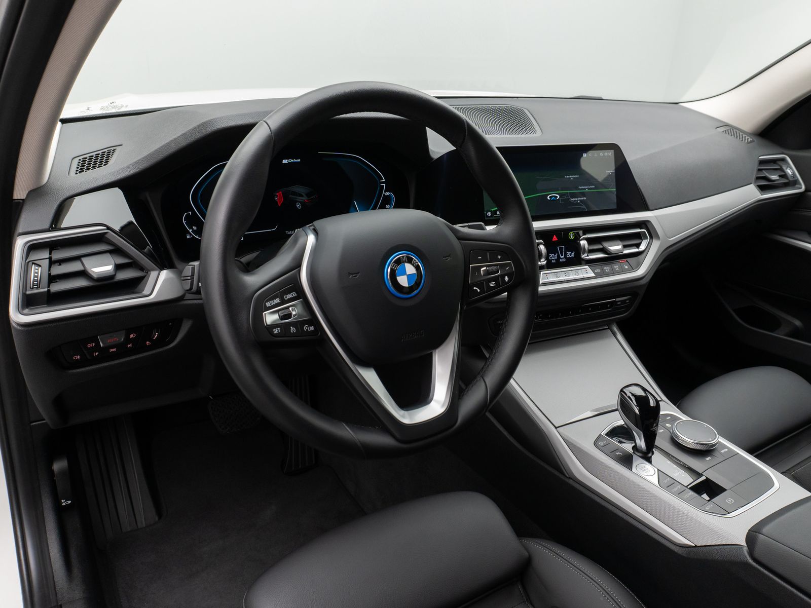 Fahrzeugabbildung BMW 320e Kamera Leder DAB Alarm DrivAssistent Sport