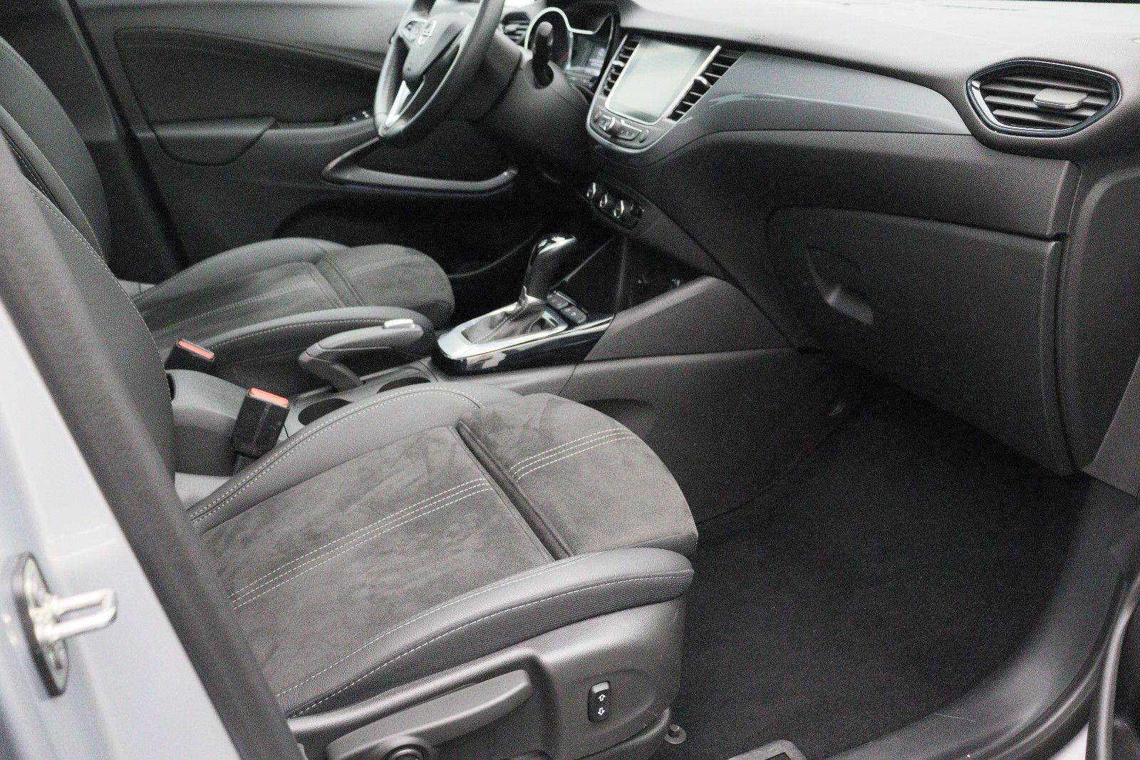 Fahrzeugabbildung Opel Crossland (X) 1.2 Ultimate Automatik