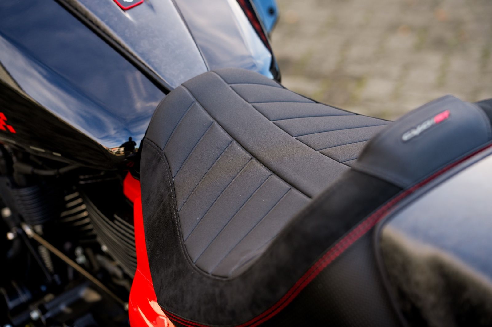Fahrzeugabbildung Harley-Davidson CVO Road Glide  FLTRXSTSE 121 cui MY 26
