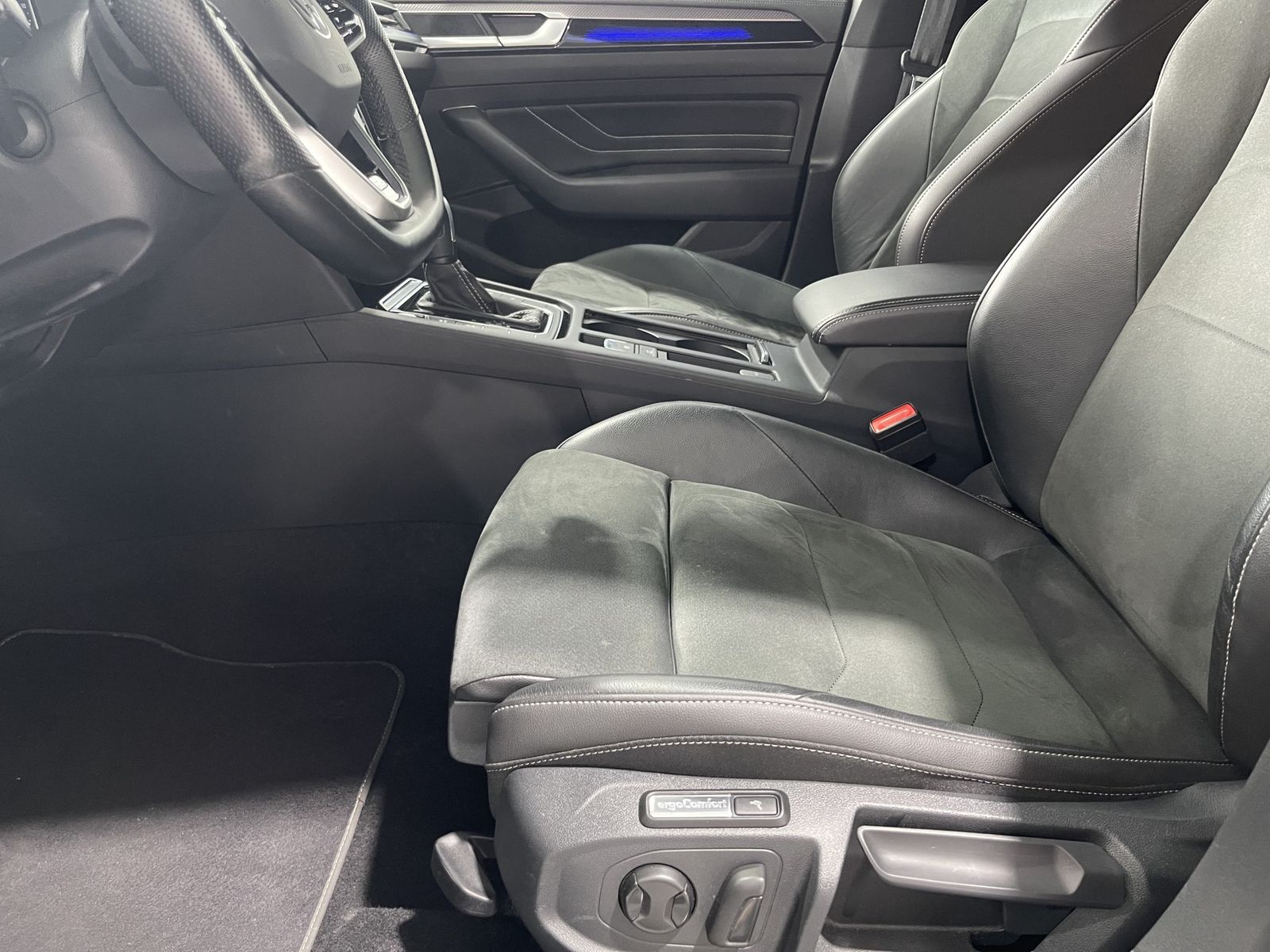 Fahrzeugabbildung Volkswagen Arteon Shooting Brake R-Line 2.0 TDI*AHK*STHZ*
