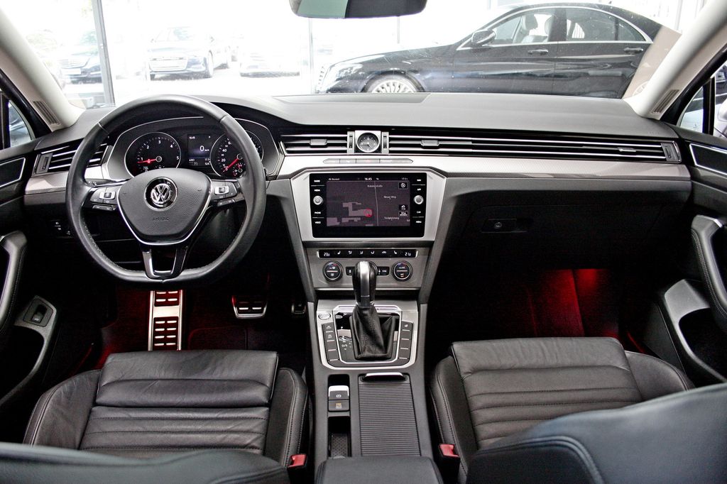 Volkswagen Passat Business 4M ACC AHK LEDER KAMERA STANDH