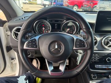 Fahrzeugabbildung Mercedes-Benz CLA 200 Shooting Brake AMG Navi PDC SHZ LED uvm