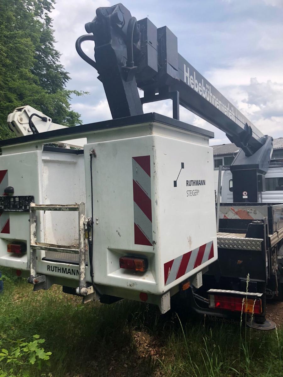 Mercedes-Benz 815 Atego Hubsteiger/Tüv neu