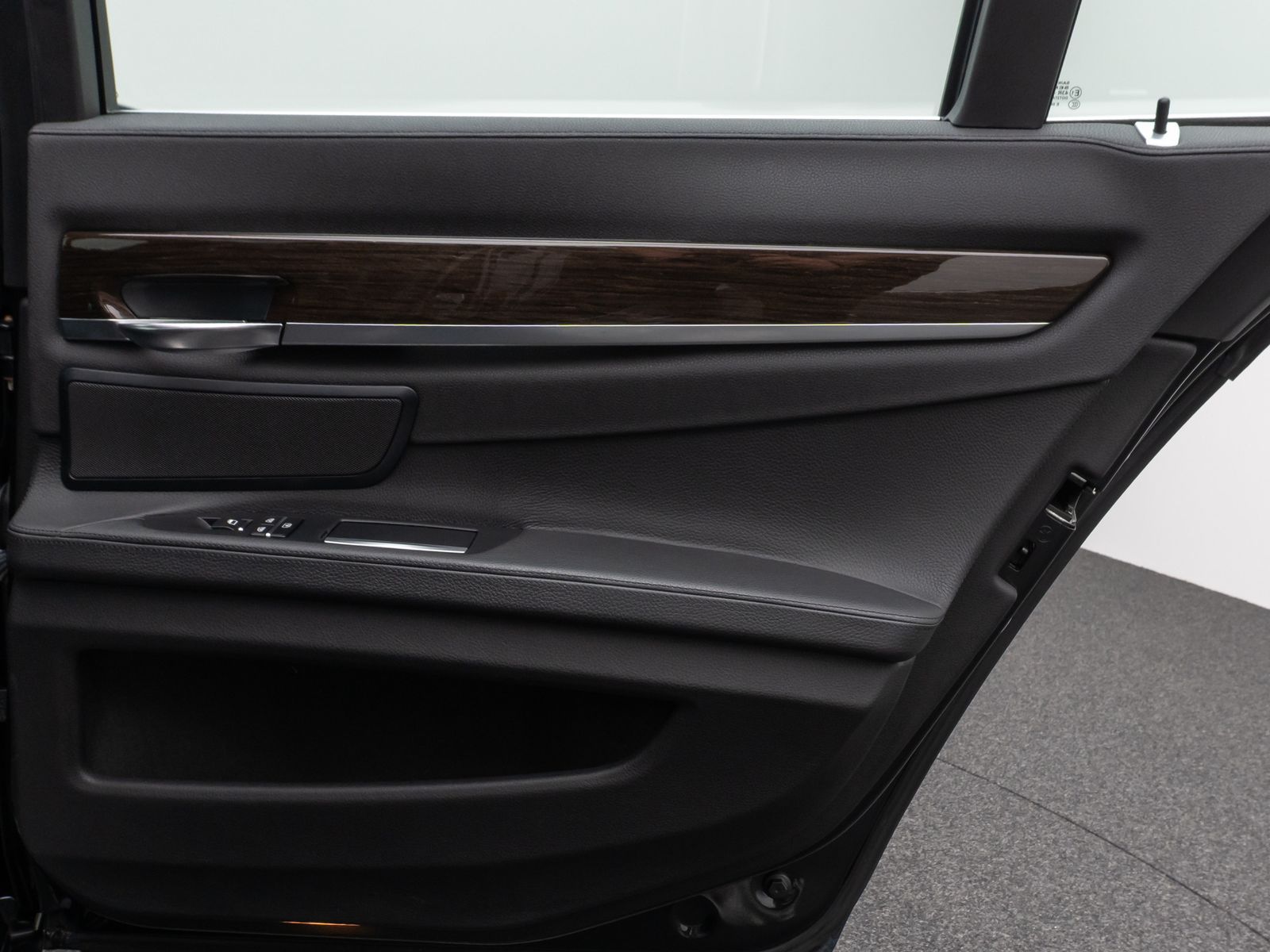 Fahrzeugabbildung BMW 740d xD Glasdach Kamera HUD HiFi Lenkrhzg SoftCl