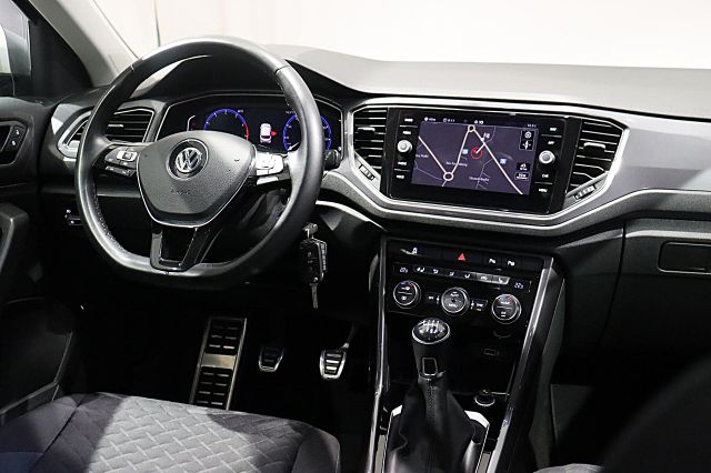 T-Roc IQ.DRIVE 1.5 TSI R-Line KAMERA NAVI SHZ PA
