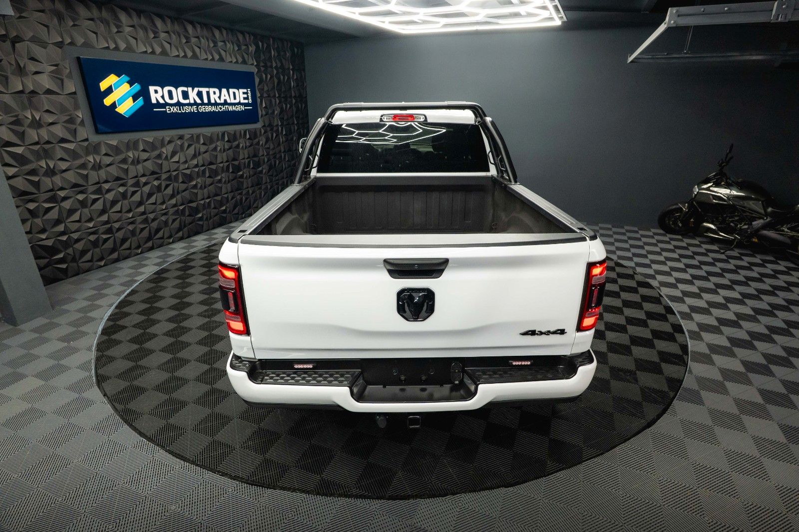 Fahrzeugabbildung Dodge RAM 5.7 V8 HEMI 4x4 OFFROAD LONGBED Limited 19%