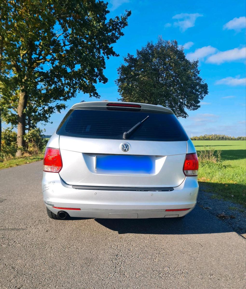 Volkswagen Golf 2011 — engine 105 HP (77kW)