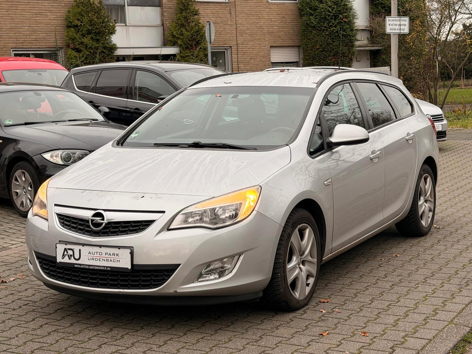 Opel Astra J Sports Tourer Design Edition. 2 Hand.
