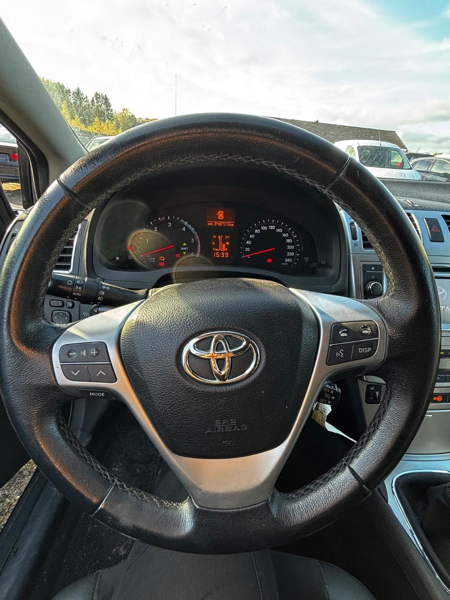 Toyota Avensis 2014 — photo 9