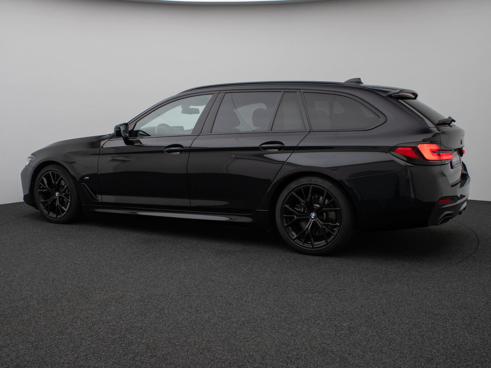 Fahrzeugabbildung BMW 530d M Sport Panorama Kamera Laser HUD DAB HiFi