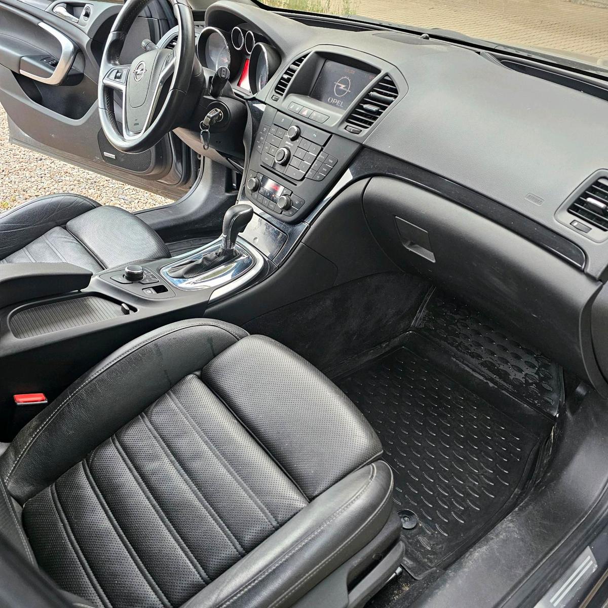 Opel Insignia 2010 — photo 10