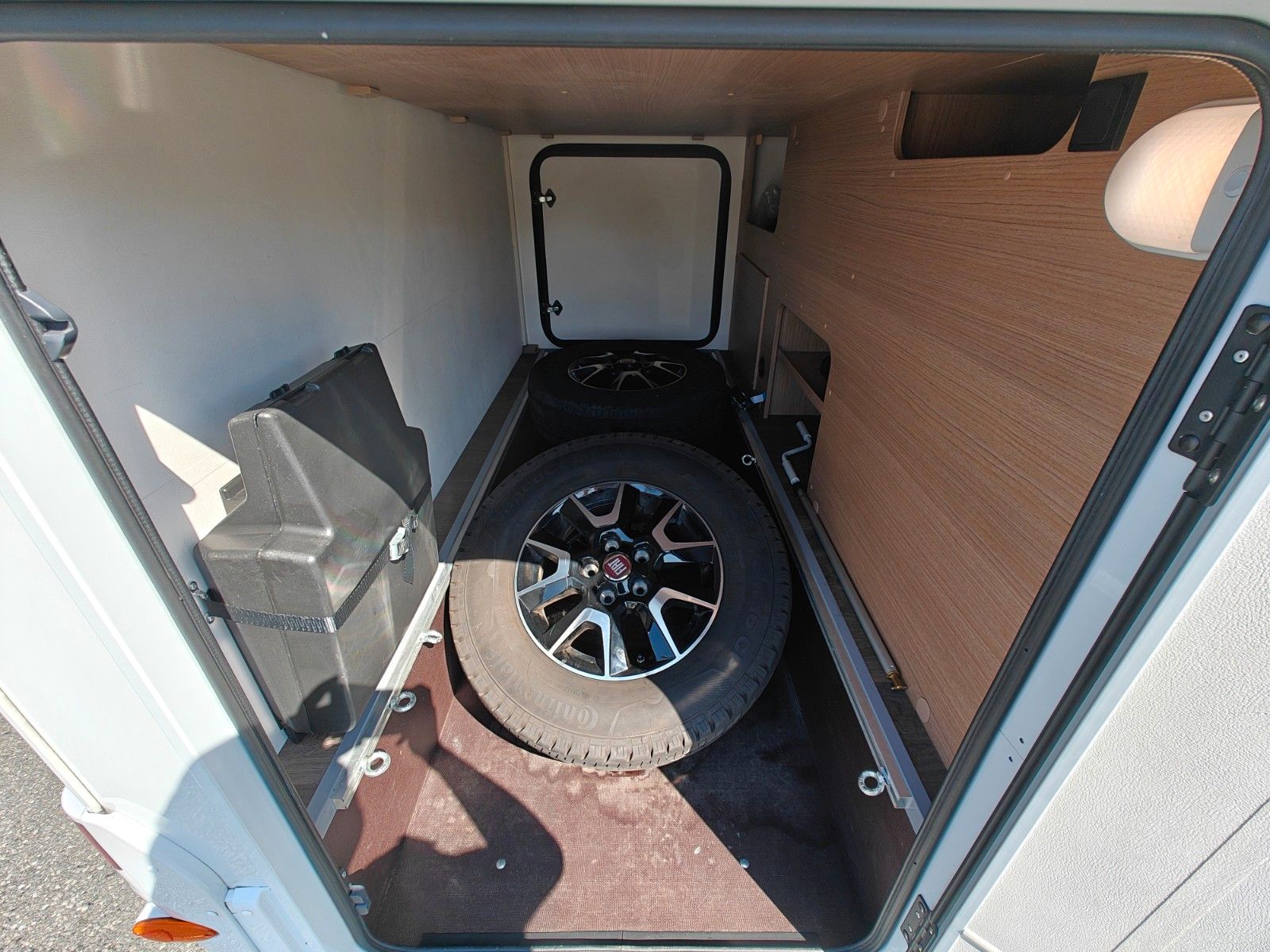 Fahrzeugabbildung Carado T-337 - Autom. SAT, TV, 4m Markise, Kamera -