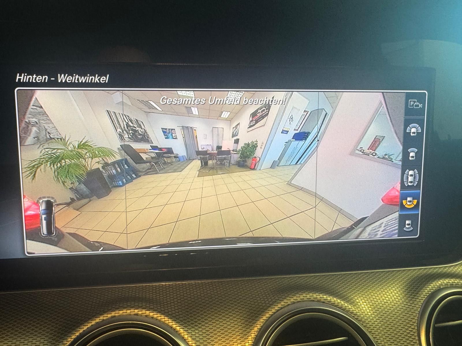 Fahrzeugabbildung Mercedes-Benz E 400 T-Modell 4Matic/LED/PANORAMA/AMG-LINE/NAVI