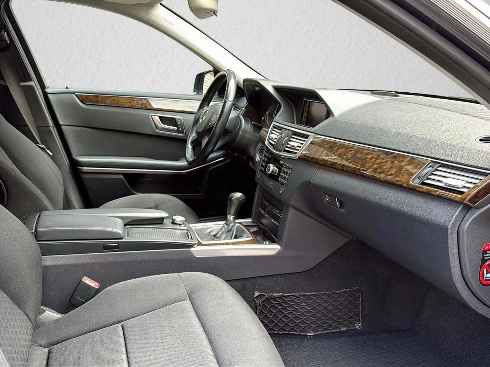 Mercedes-Benz E 220 CDI T-Modell BlueEfficiency*Navi*Xenon*PDC