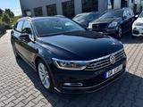 Volkswagen Passat 2.0 R-Line Exclusive Navi+Camera/Massage - Volkswagen Passat Variant in Köln