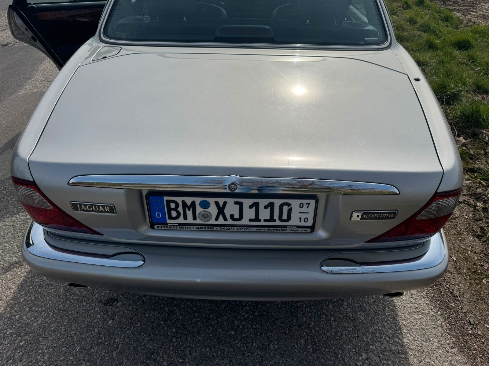 Fahrzeugabbildung Jaguar XJ8 3.2 Executive
