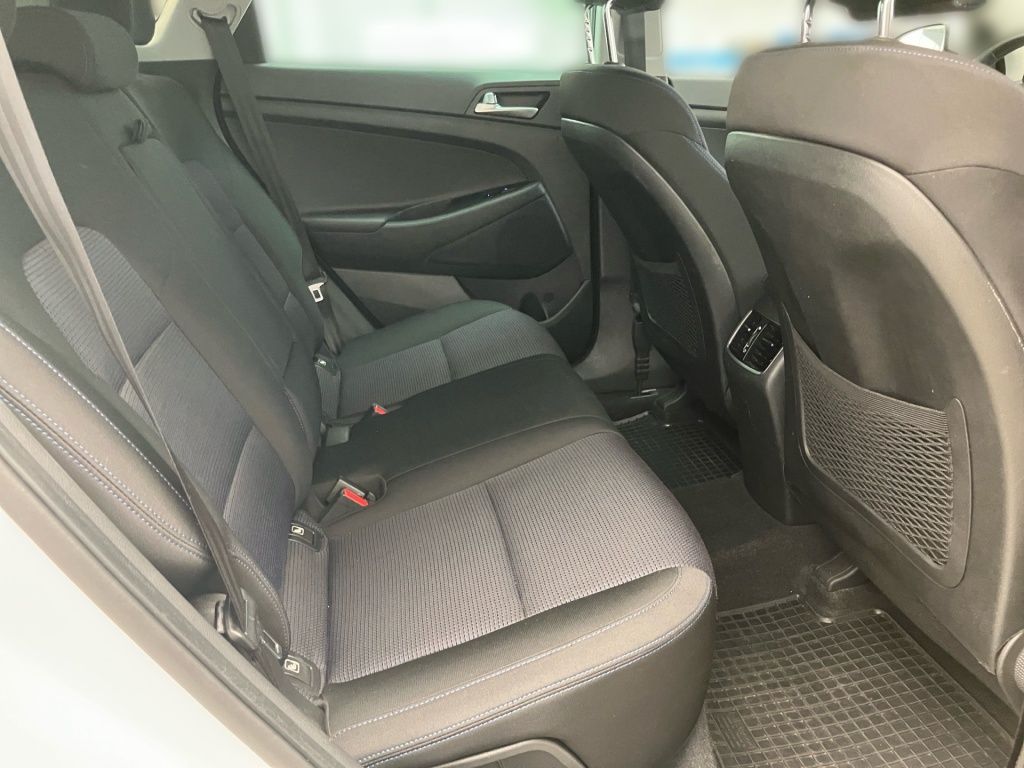 Fahrzeugabbildung Hyundai Tucson 1.6 Trend 2WD 2xKlima 4xSHZ Facelift Kam.