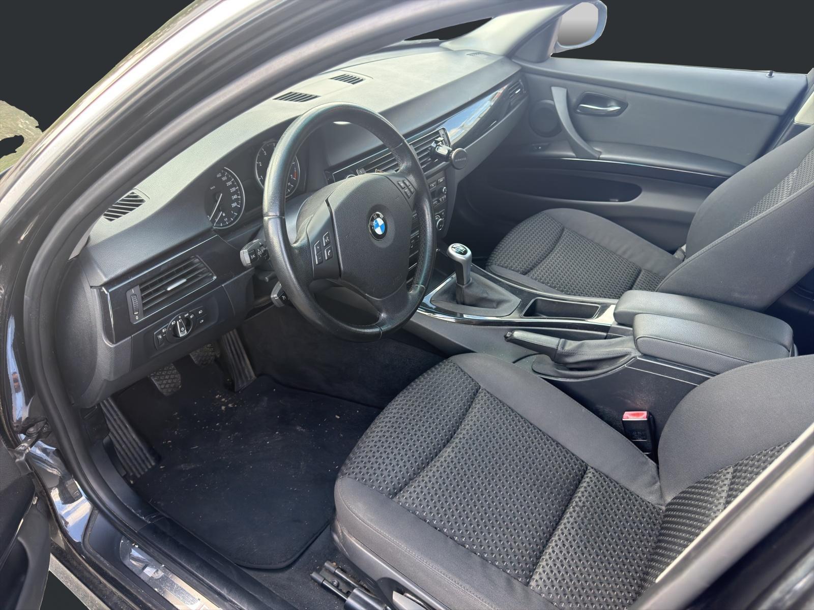 BMW 318 2010 — photo 10