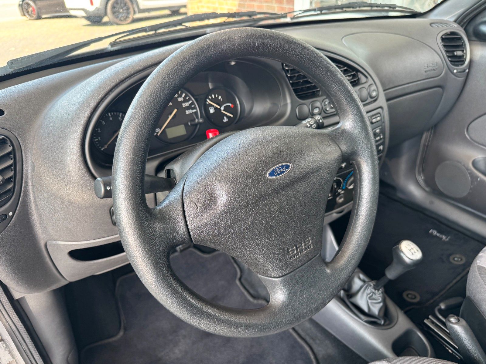 Fahrzeugabbildung Ford Fiesta 1.3 Klima/TÜV 8-27/Fast 1.Hd/40 Tkm