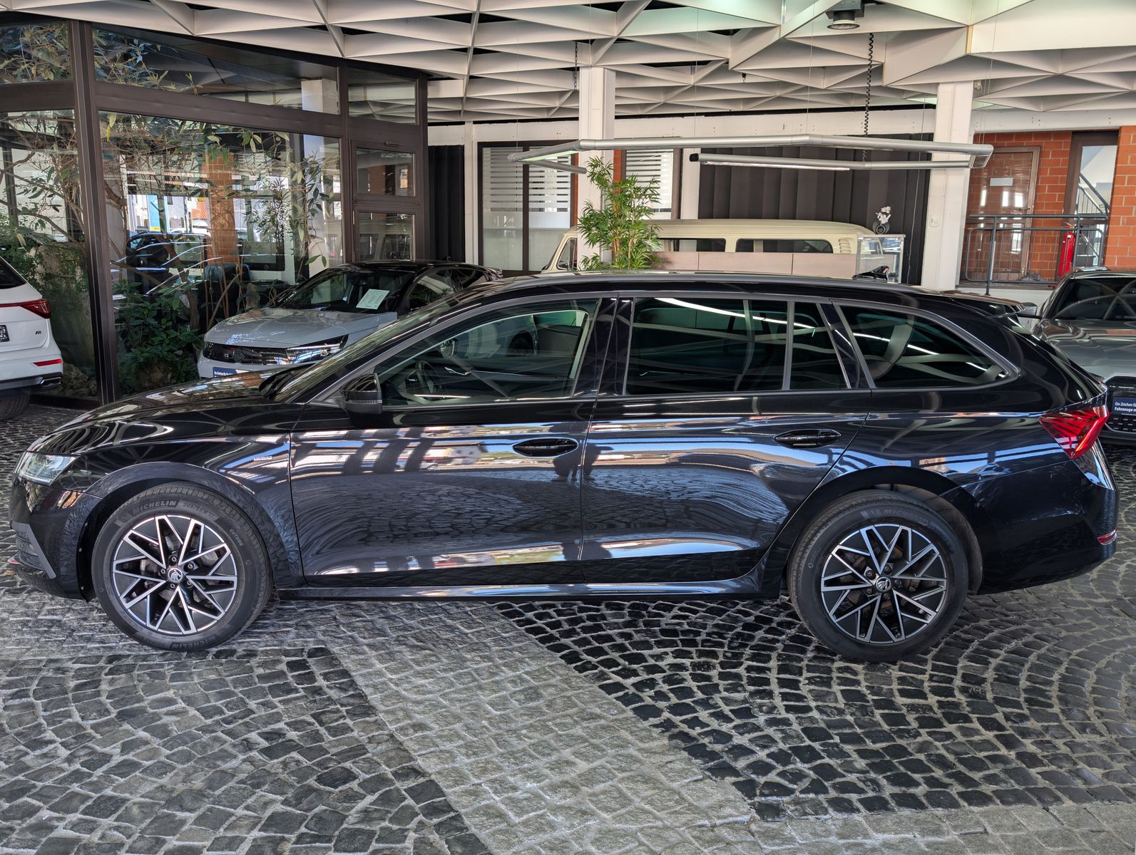 Fahrzeugabbildung SKODA Octavia 2.0TDI Clever AMBI MASSAGE PANO VIRT LED