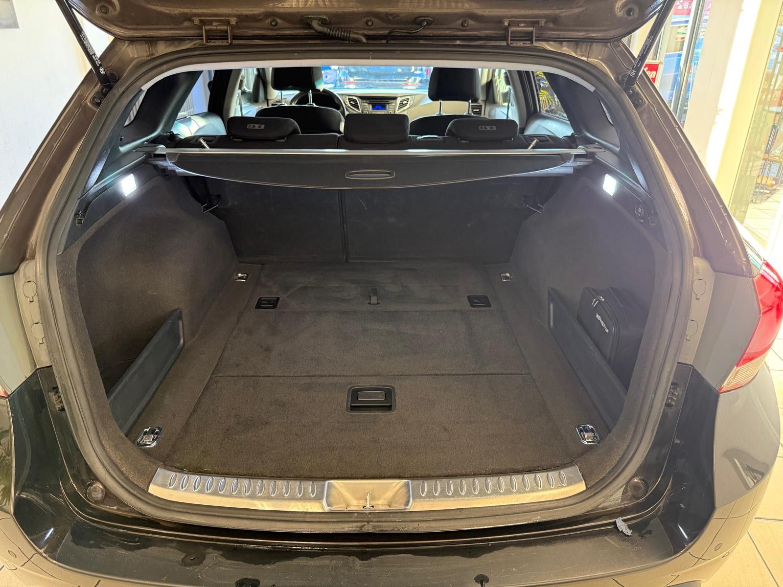 Fahrzeugabbildung Hyundai i40 cw blue Classic /AHK/8.FACH BEREIFT