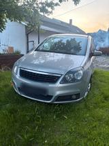 Opel Zafira - Opel Zafira aus 2006 mit Diesel-Antrieb