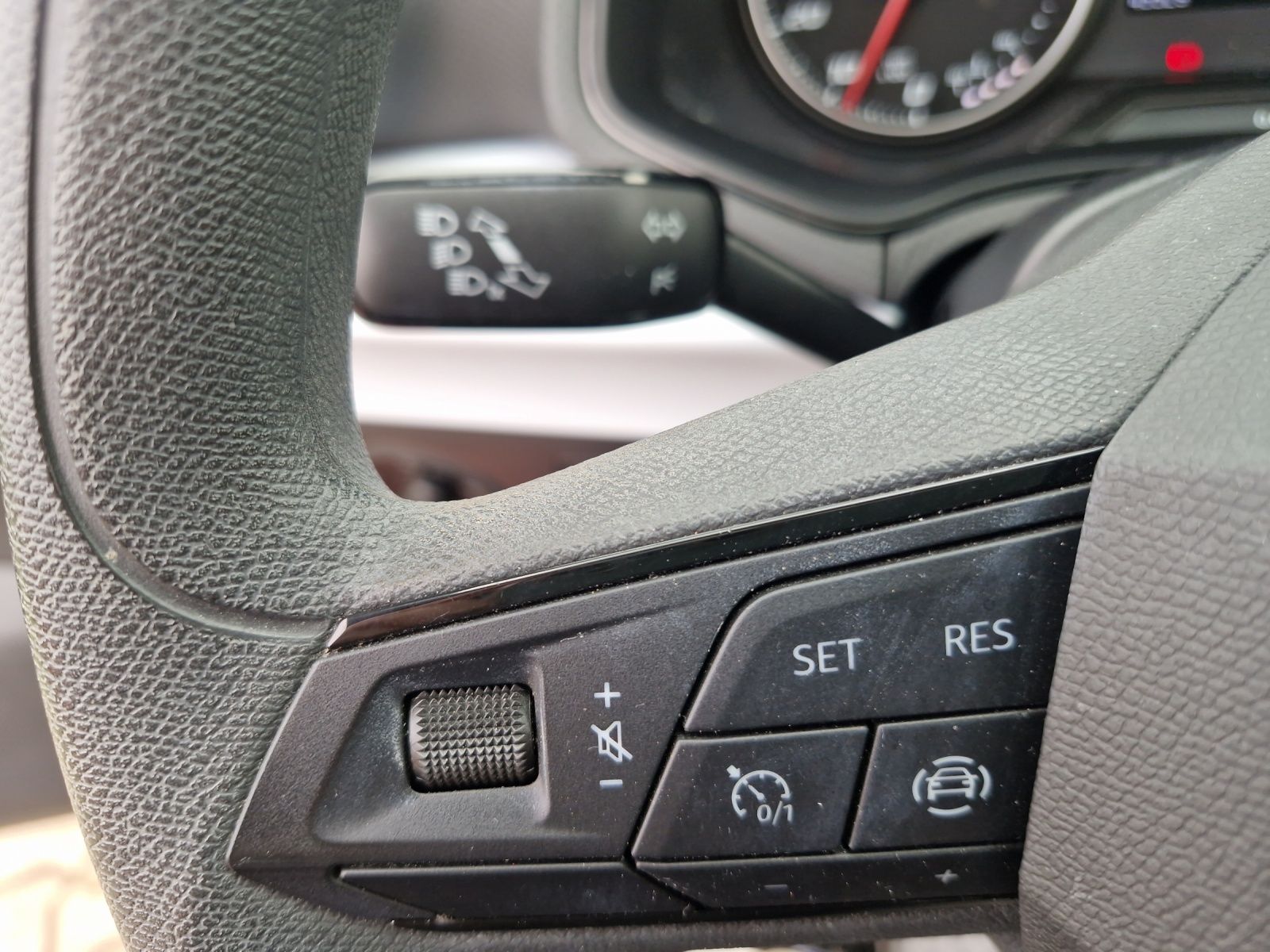 Fahrzeugabbildung SEAT Ibiza Reference 1.0 MPI KLIMA LED