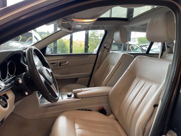 Mercedes-Benz E 350 BlueTec 4Matic Aut*ACC*AHK*NAVI*LEDER*PANO