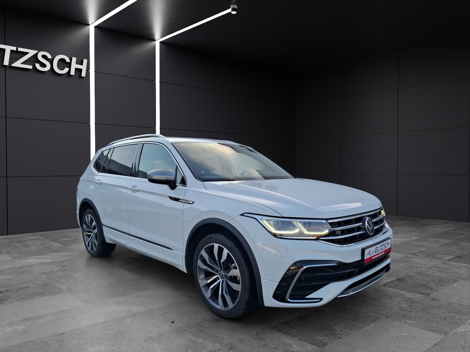 Fahrzeugabbildung Volkswagen Tiguan Allspace TSI R-Line DSG 4M Matrix Navi AI