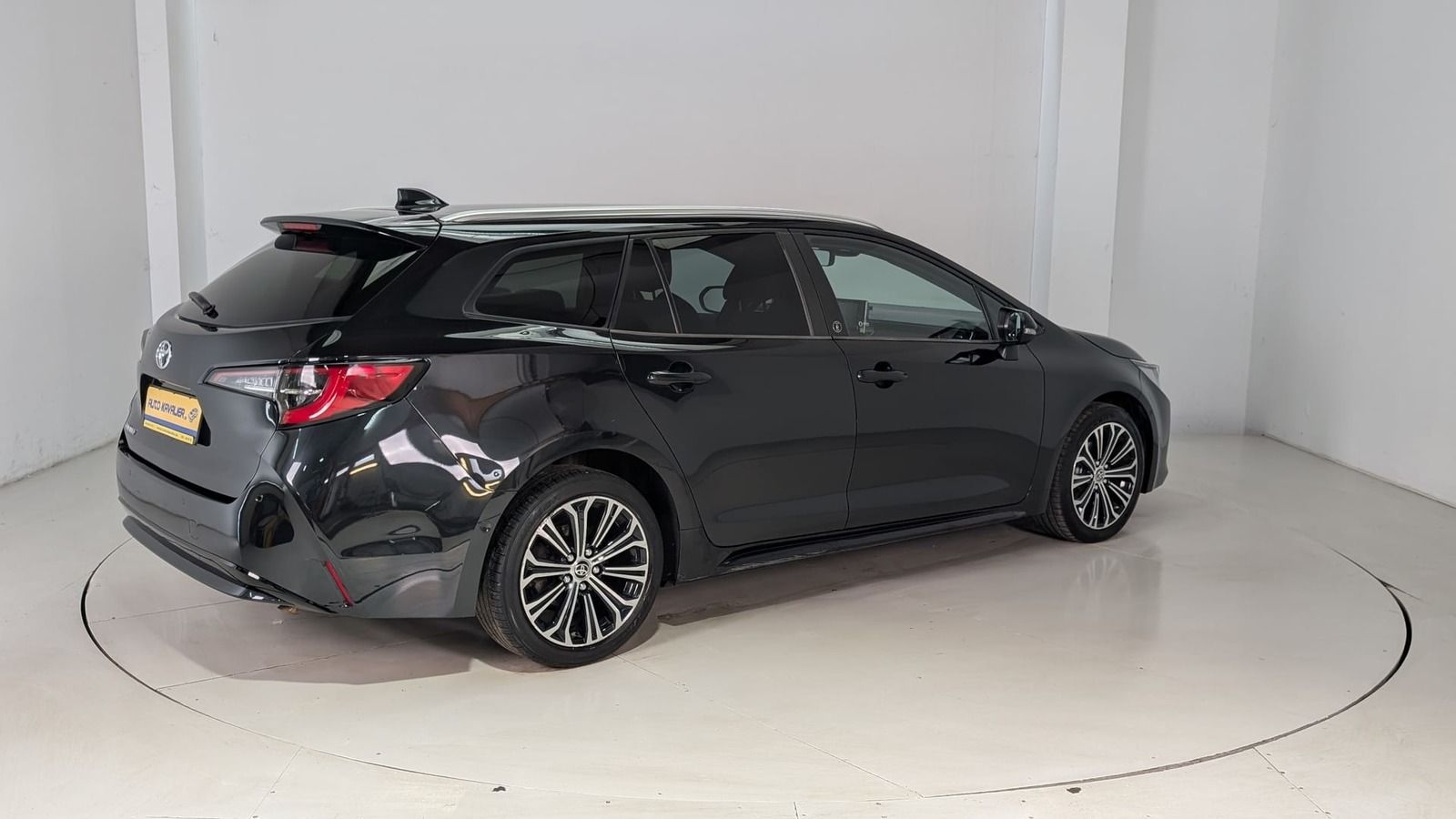 Fahrzeugabbildung Toyota Corolla Touring Sports 1.2 Team D * LED *