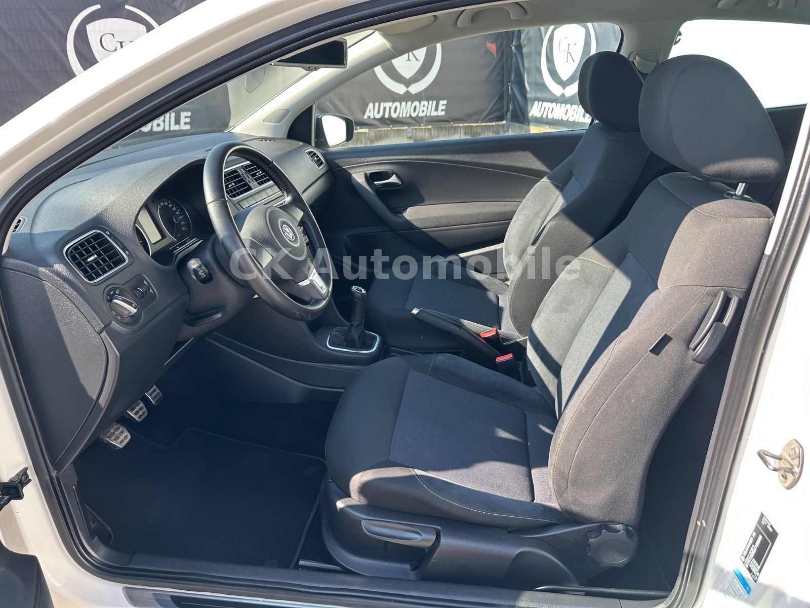 Fahrzeugabbildung Volkswagen Polo V Style 1.2 TSI/Klima/Bi-Xenon/Tempomat/PDC