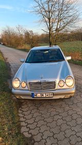 Mercedes-Benz E 320 ELEGANCE  11/1995 OLTIMERANWÄRTER - Mercedes-Benz E 320 in Düsseldorf