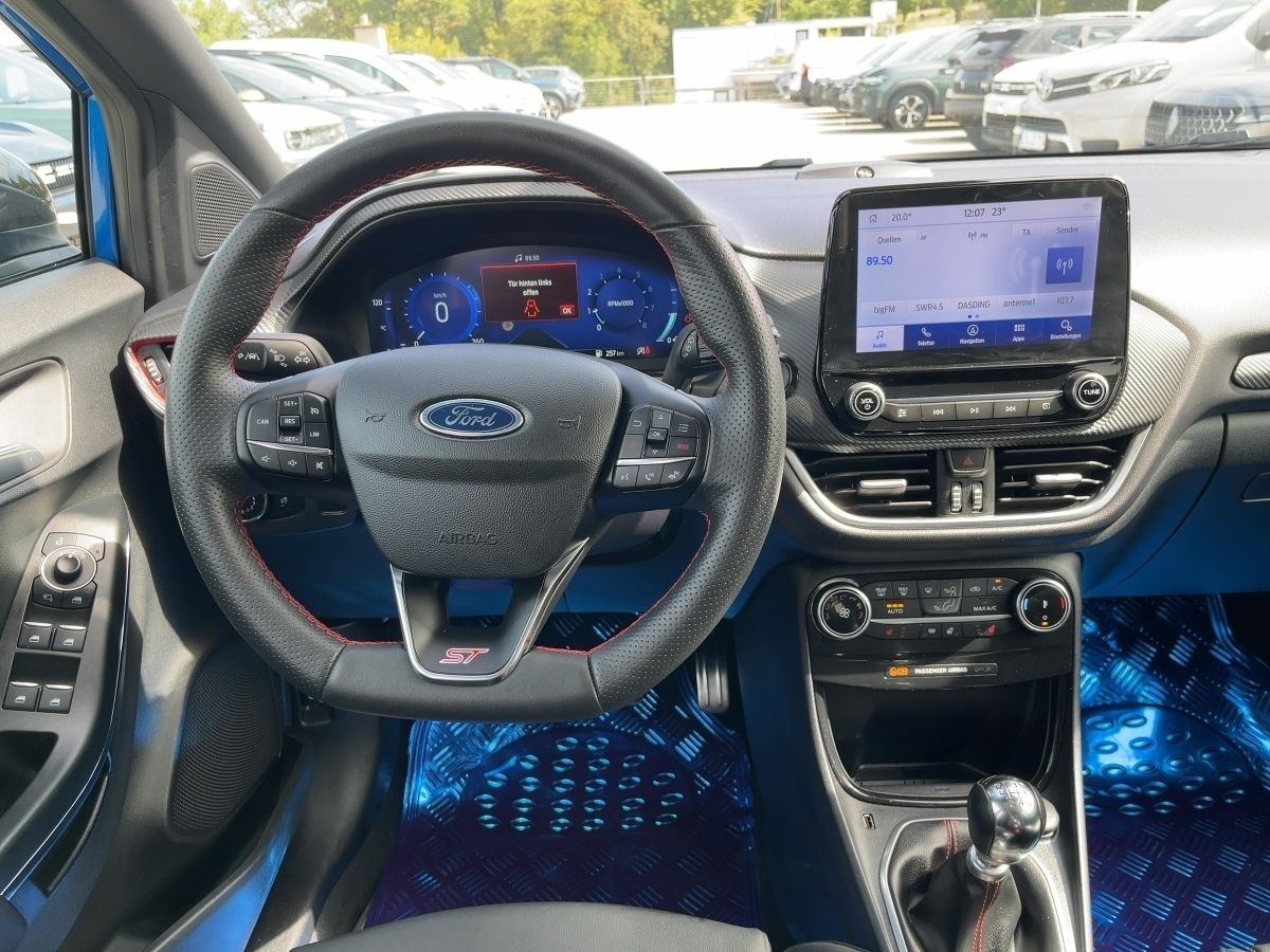 Fahrzeugabbildung Ford Puma ST X 1.5 ABS Fahrerairbag Seitenairbag - mit KI generiert/bearbeitet