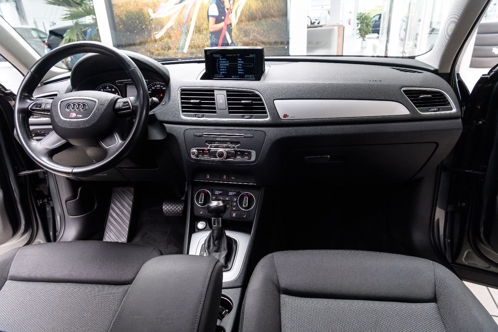 Fahrzeugabbildung Audi Q3 1.4l 110kw S-Line +AHK +Pano +Navi