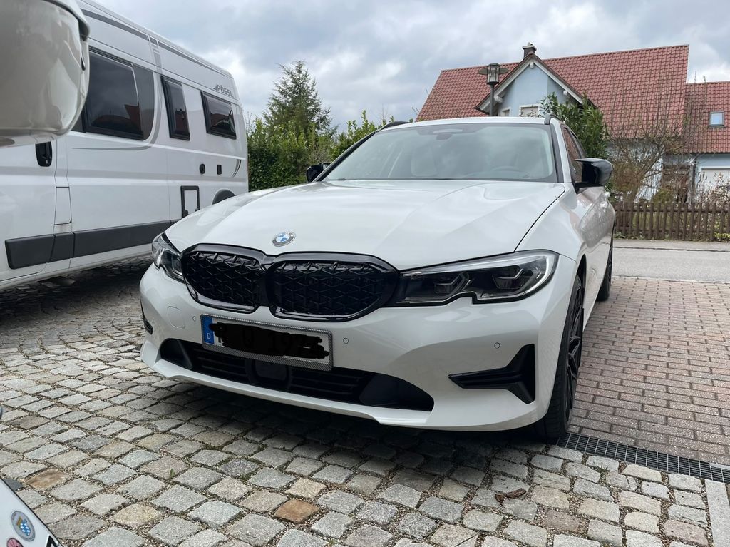 Image of BMW 320