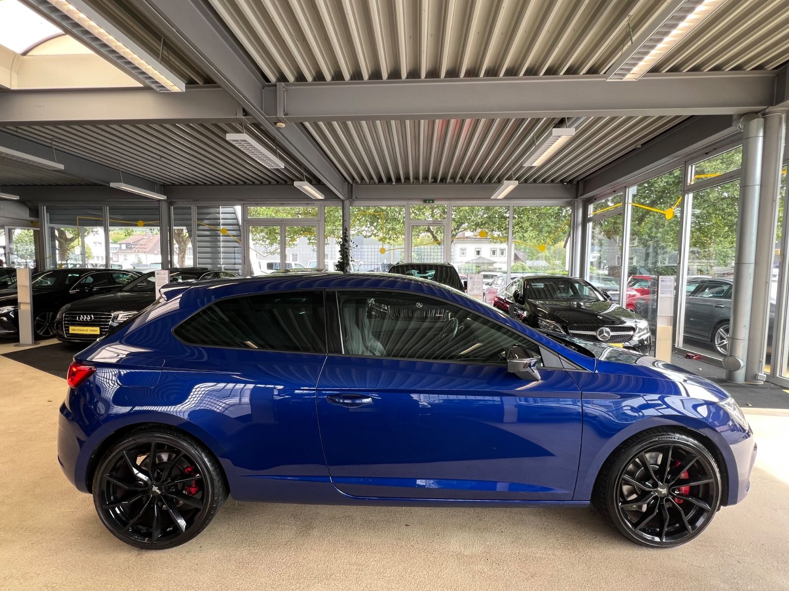 Fahrzeugabbildung SEAT Leon SC Cupra 300 *Mystery Blue* SPORTSITZE *