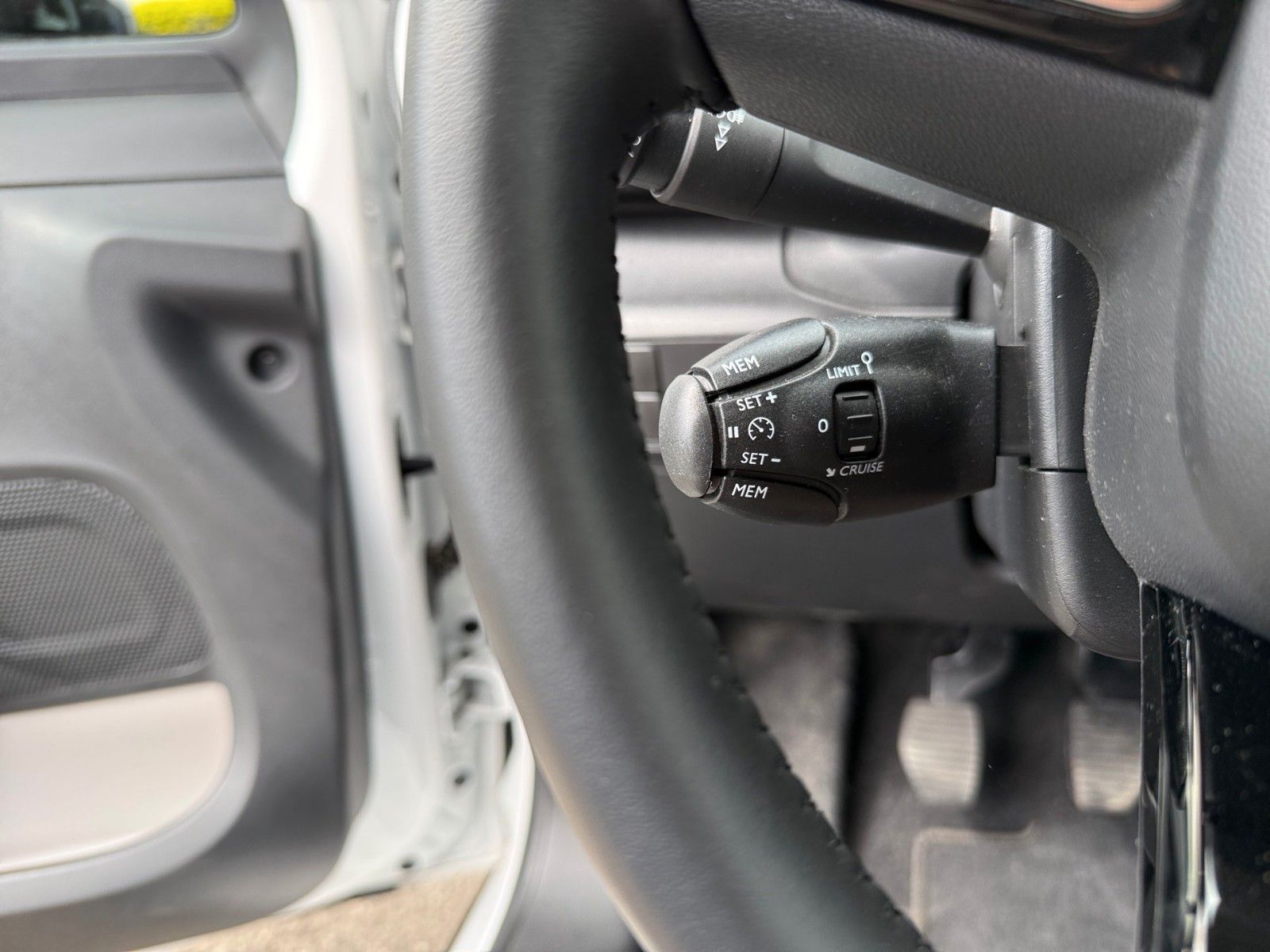 Fahrzeugabbildung Citroën C3 PureTech 83 Max*Navi*Rückfahrkam*Sitzhzg.
