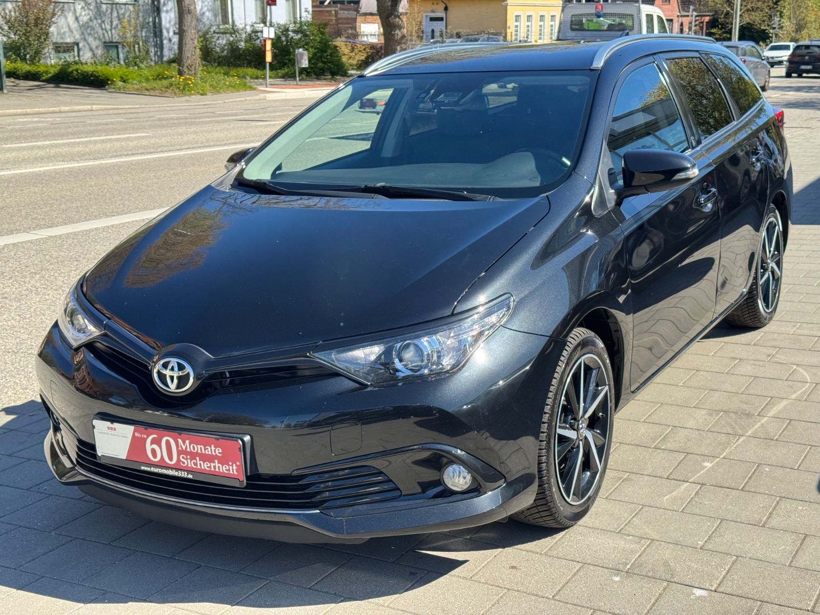 Auris Touring Sports*Kamera*Sitzhz.*Spurass.*BT*