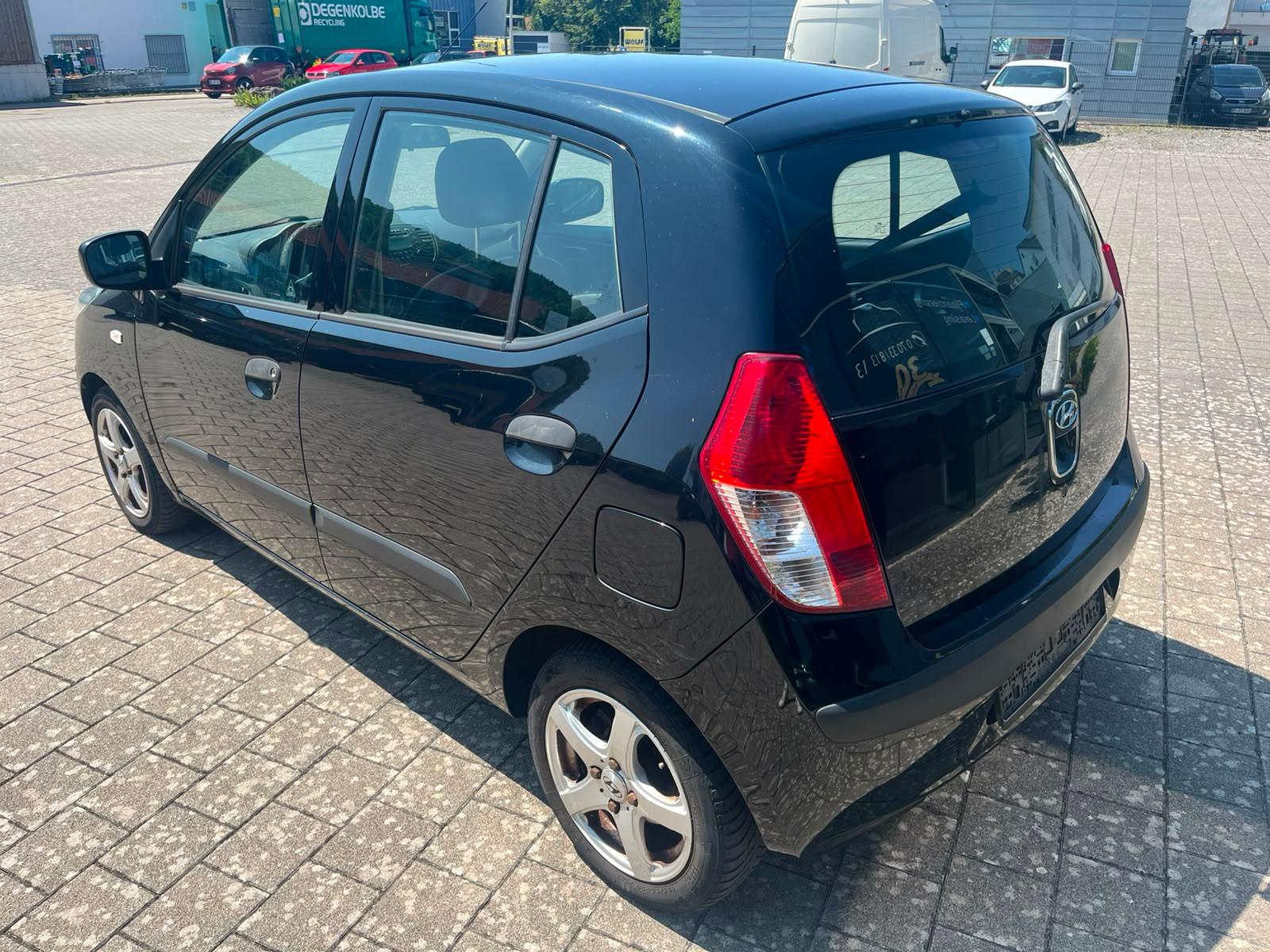 Hyundai i10 Edition+ 1. HAND+KLIMA+SCHECKHEFT