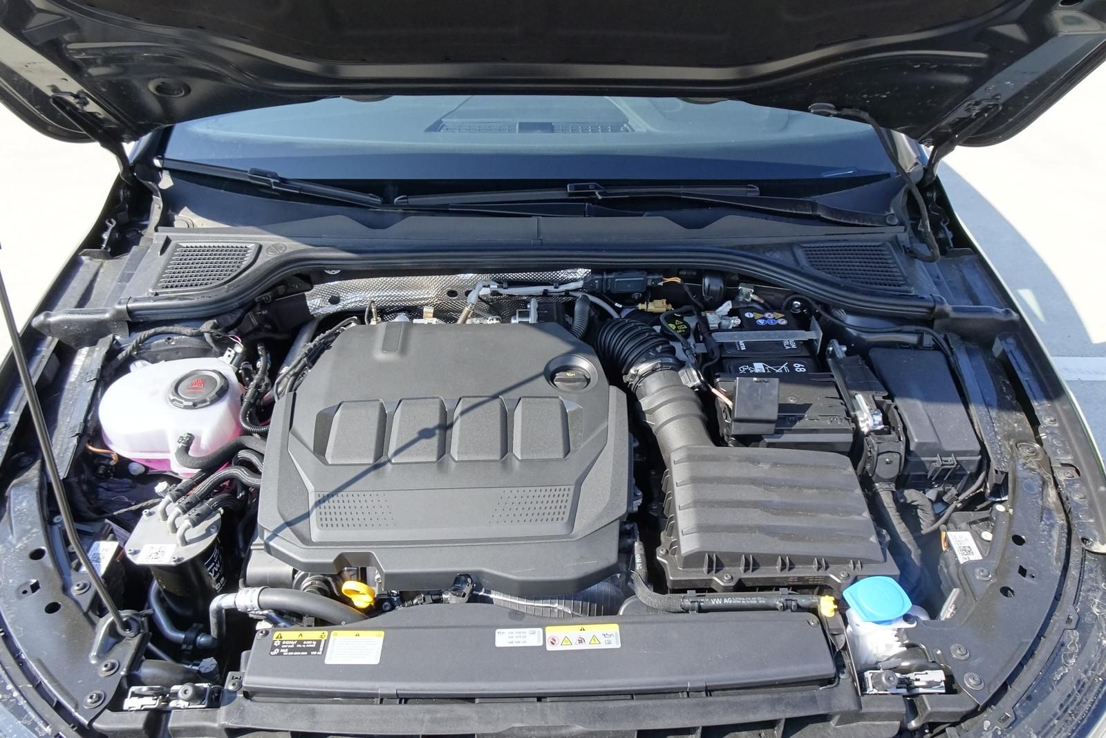 Fahrzeugabbildung Volkswagen Golf VIII Lim. 2.0 TDI 110kW DSG LED Sportfahrw