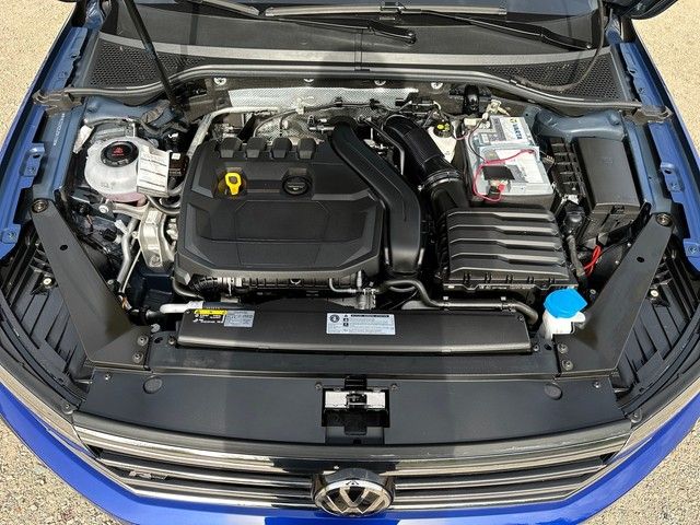 Fahrzeugabbildung Volkswagen Passat Variant 1.5TSI DSG R-Line PANO+STNDHZ+BEH