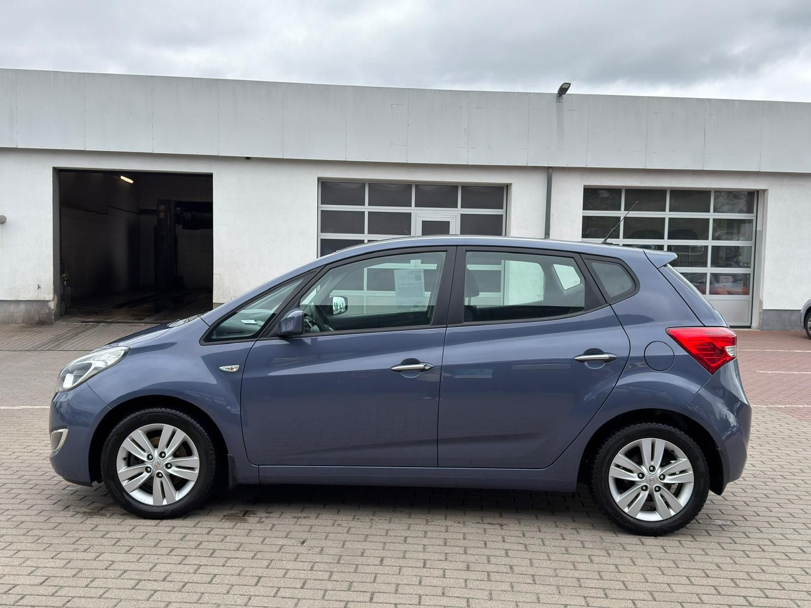 Fahrzeugabbildung Hyundai ix20 1.6 Comfort Navi*Allwetterbereifung