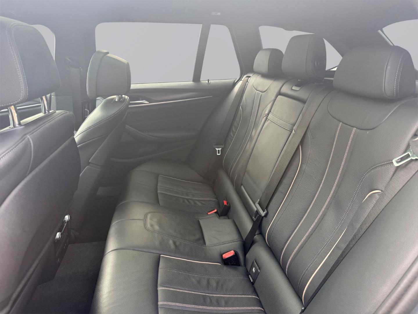 BMW 530 d Touring M-Sport/HUD/HiFi/RFK/AHK/Pano
