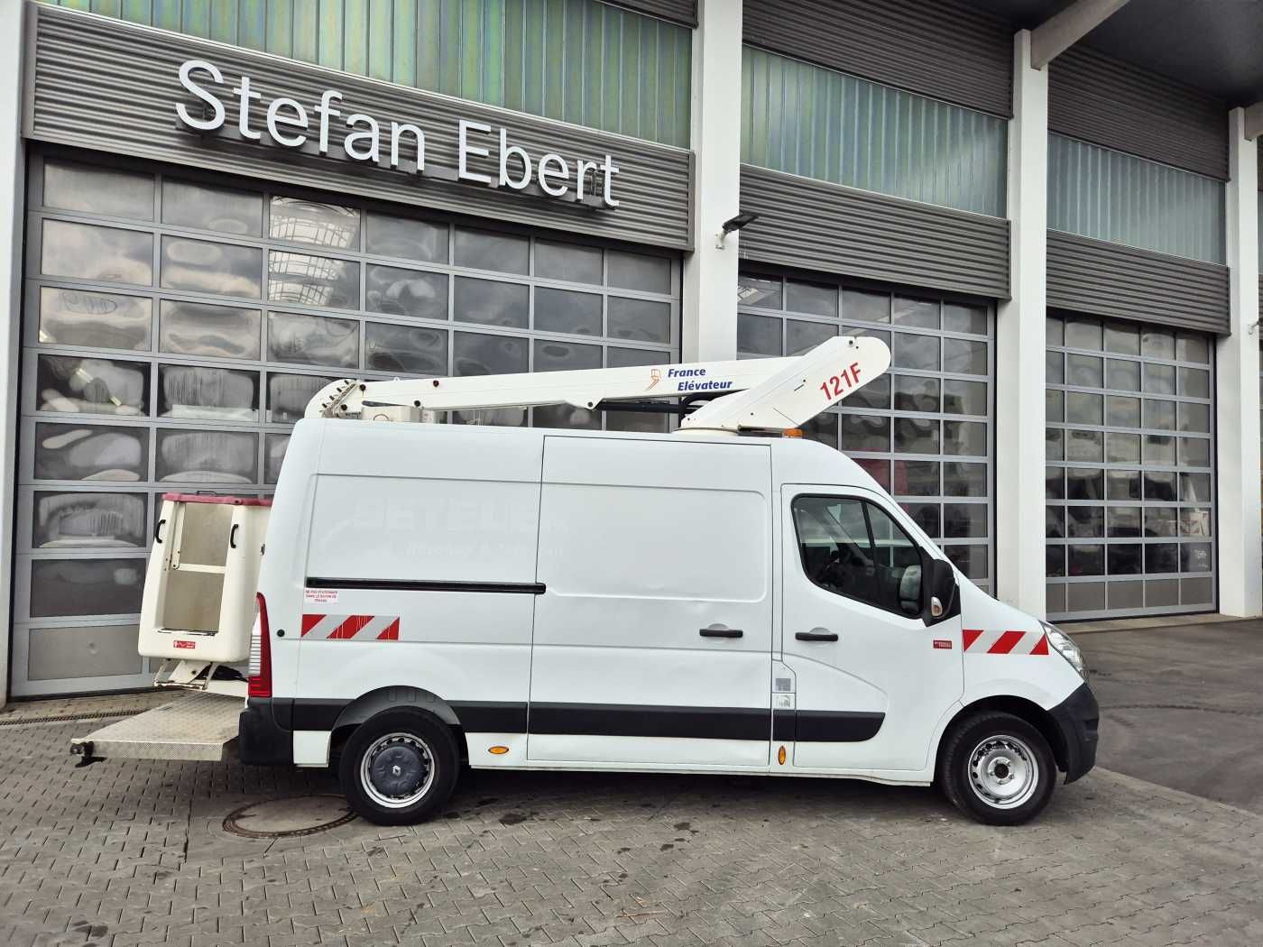 Fahrzeugabbildung Renault Master 2.3 dCi / France Elevateur 121FT, 12m