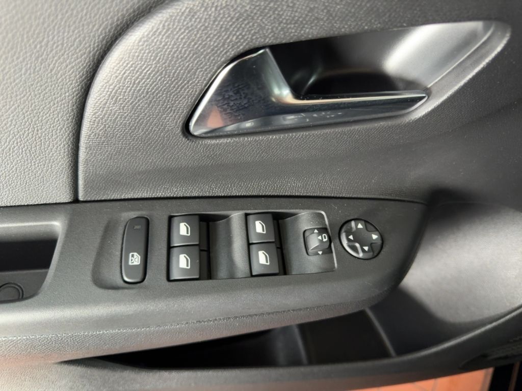 Fahrzeugabbildung Opel Corsa GS Hybrid. PDC, Totwinkel, Kamera, PDC, Na