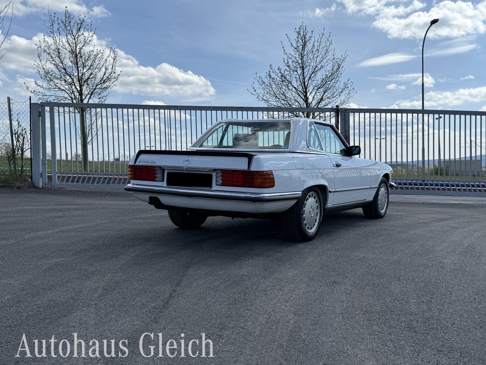 Fahrzeugabbildung Mercedes-Benz 560 SL Klima/Sitzhzg./Radio MB - Exquisit -