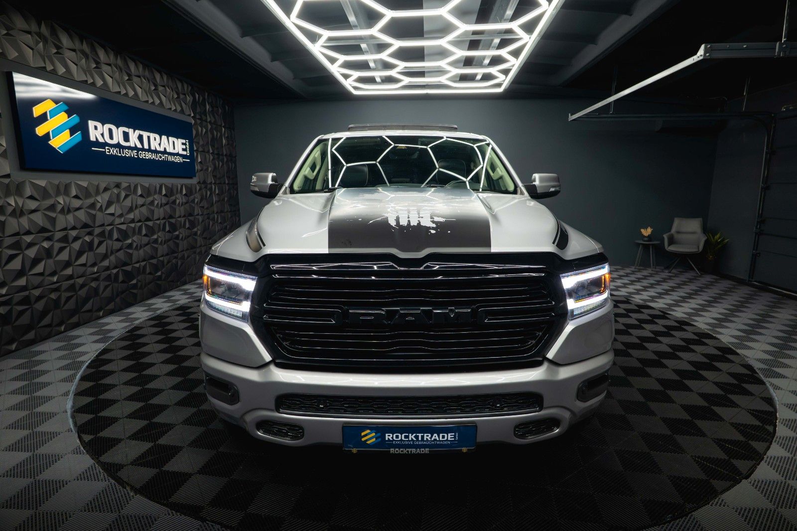 Fahrzeugabbildung Dodge RAM 5.7 V8 HEMI 4x4 LARAMIE PUNISHER *Pano*LED*